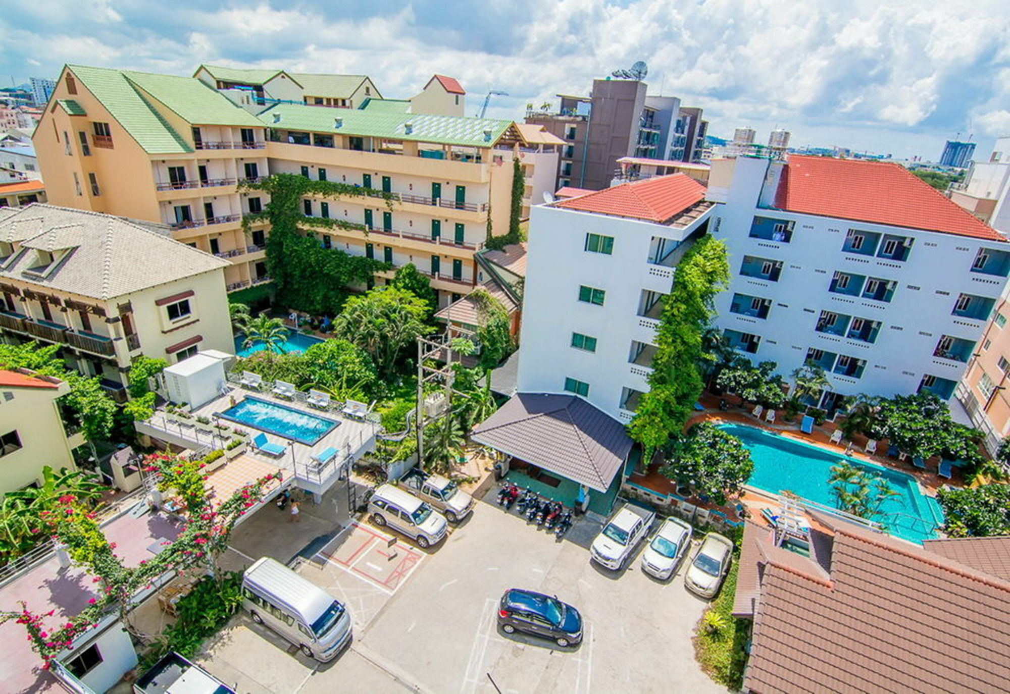 Sutus Court 5 Hotel Pattaya Exterior foto